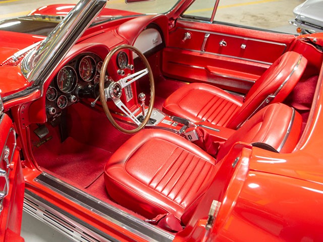 1967 L71 Corvette Convertible Red int