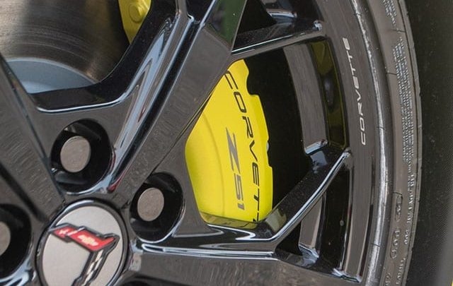 2020 c8 yellow brakes